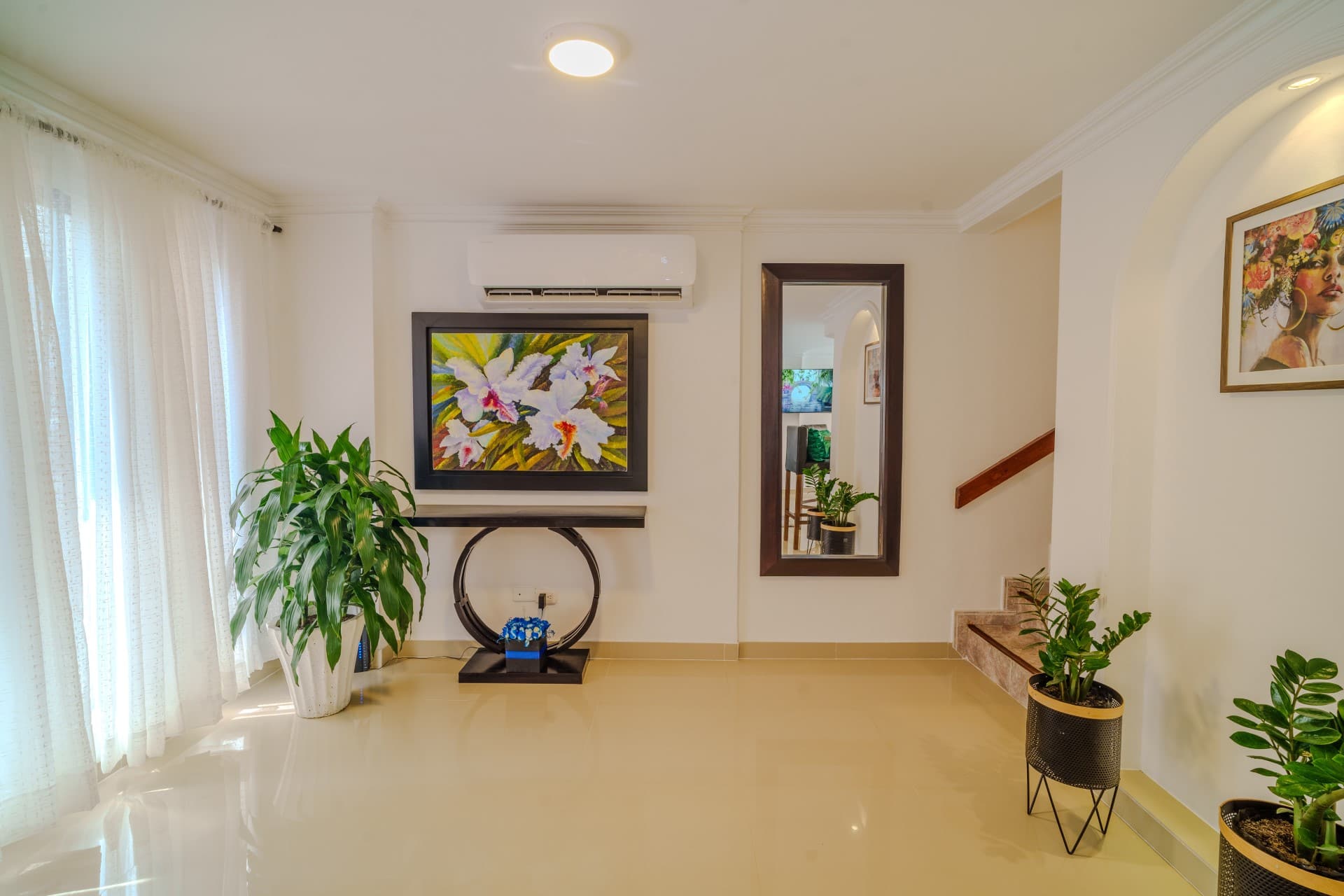 Private 4BR Oasis w/ Pool & Sauna Near Walled City