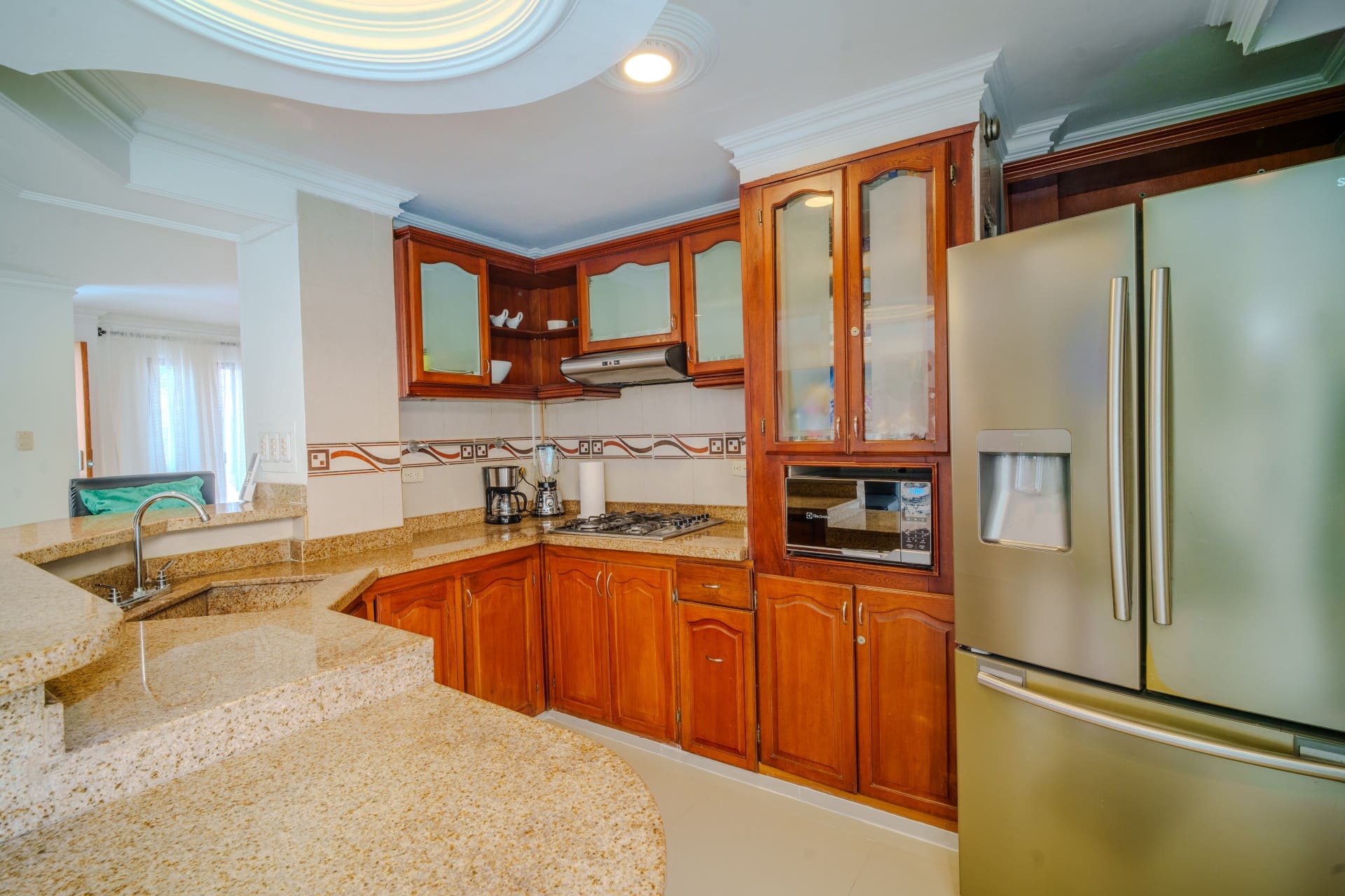 Private 4BR Oasis w/ Pool & Sauna Near Walled City