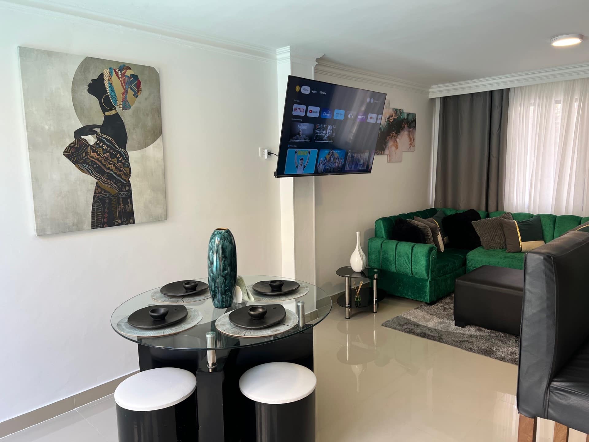 Private 4BR Oasis w/ Pool & Sauna Near Walled City Photo 4
