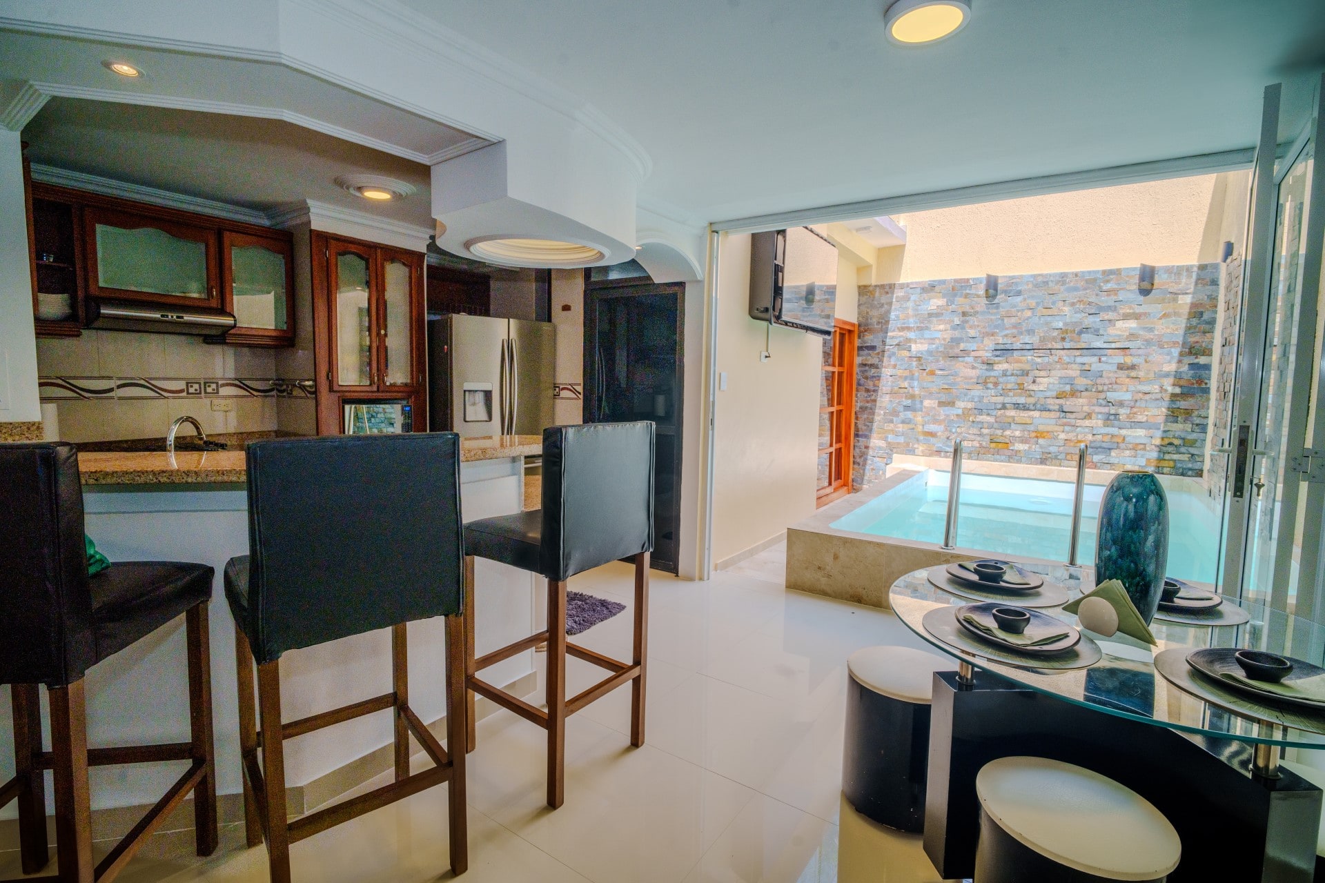 Private 4BR Oasis w/ Pool & Sauna Near Walled City Photo 5