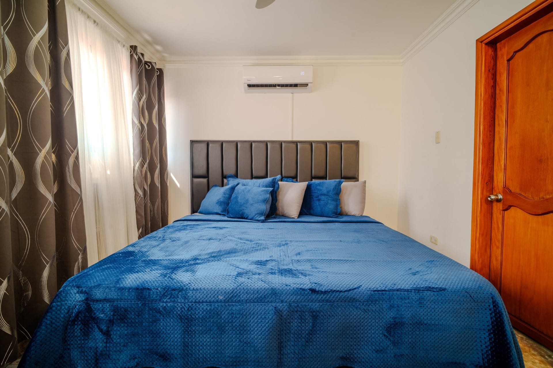 Private 4BR Oasis w/ Pool & Sauna Near Walled City Full Photo 8