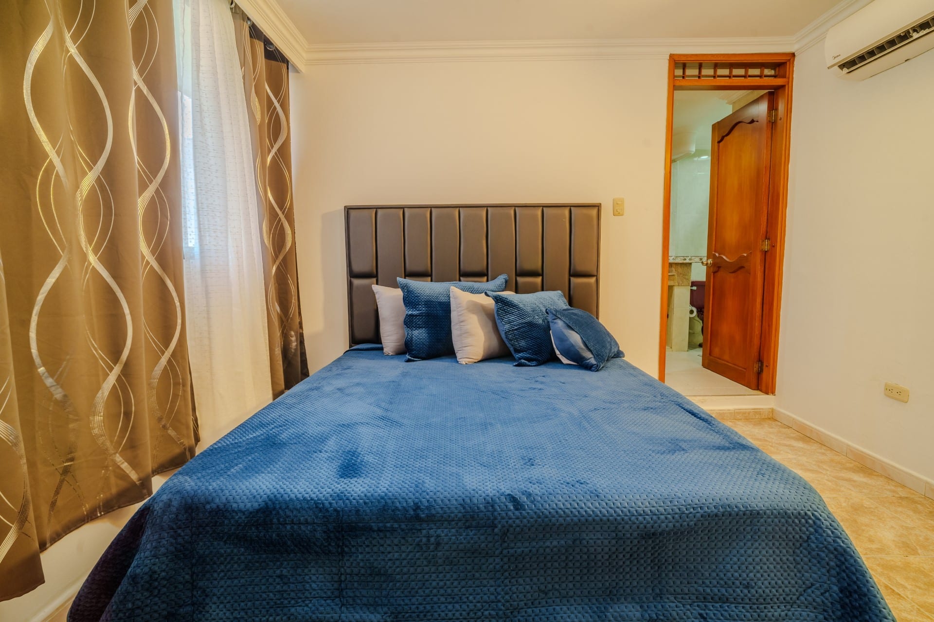 Private 4BR Oasis w/ Pool & Sauna Near Walled City Full Photo 11