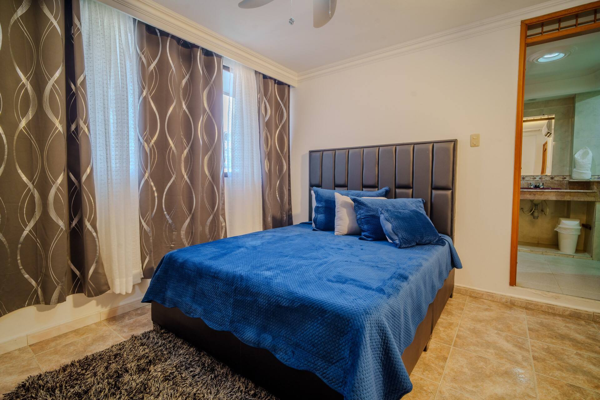 Private 4BR Oasis w/ Pool & Sauna Near Walled City Full Photo 15