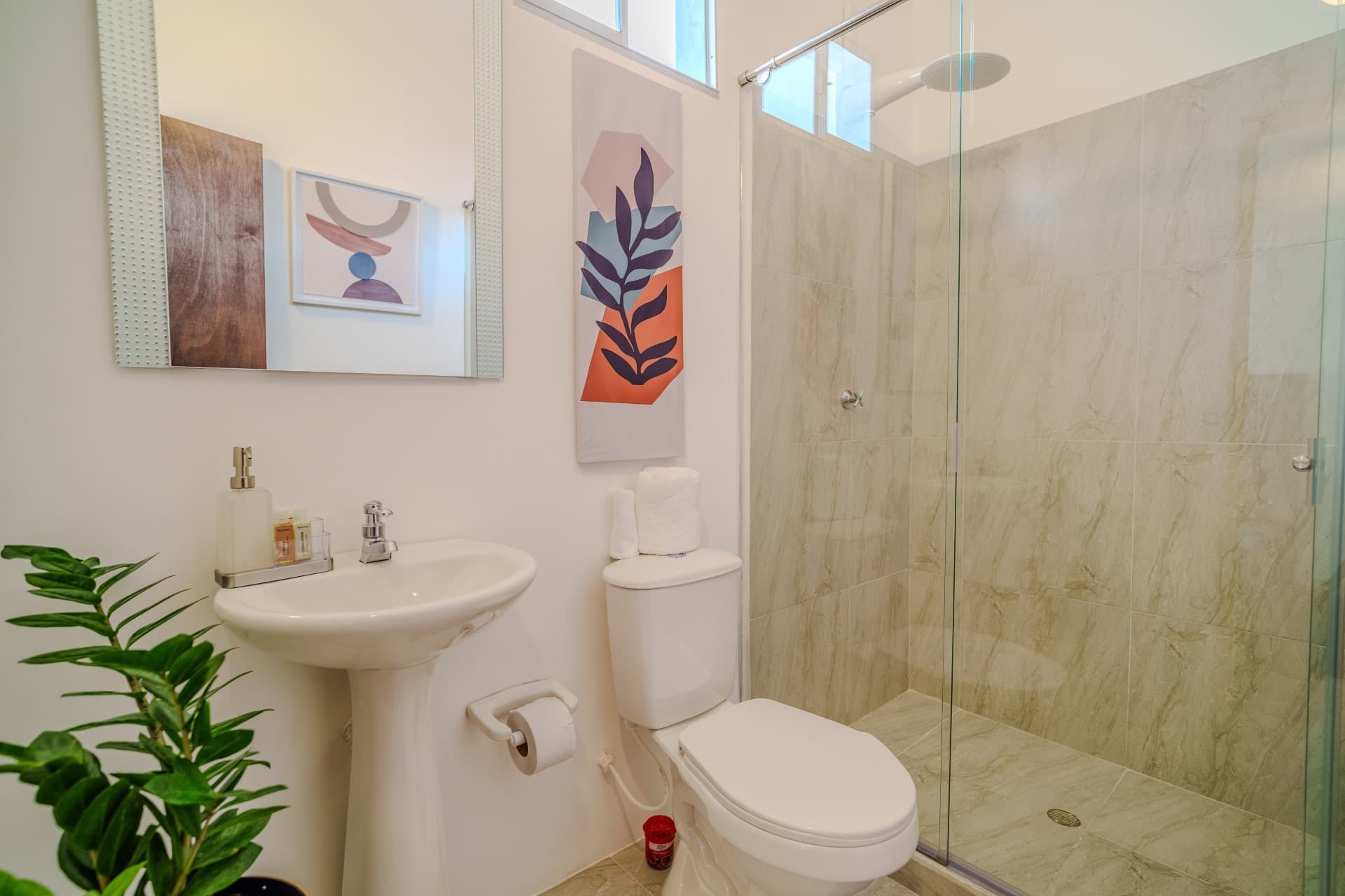 Private 4BR Oasis w/ Pool & Sauna Near Walled City Full Photo 16