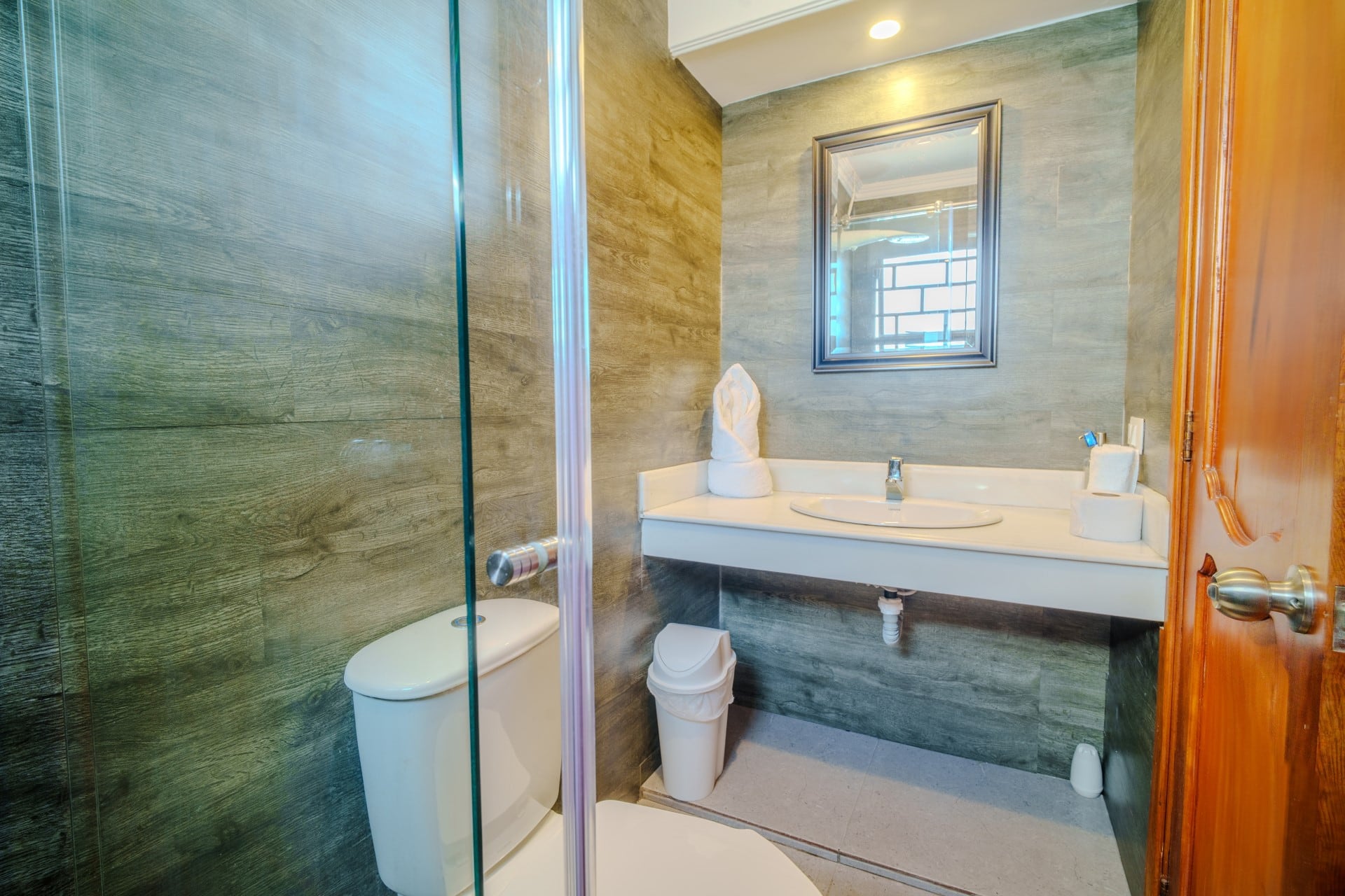 Private 4BR Oasis w/ Pool & Sauna Near Walled City Full Photo 17