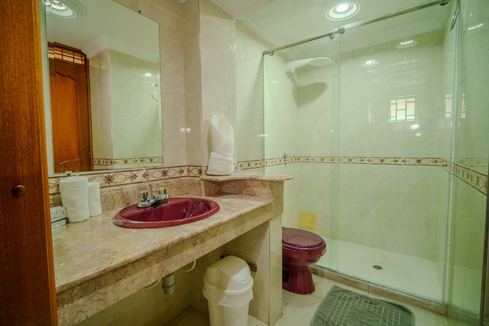 Private 4BR Oasis w/ Pool & Sauna Near Walled City Full Photo 18
