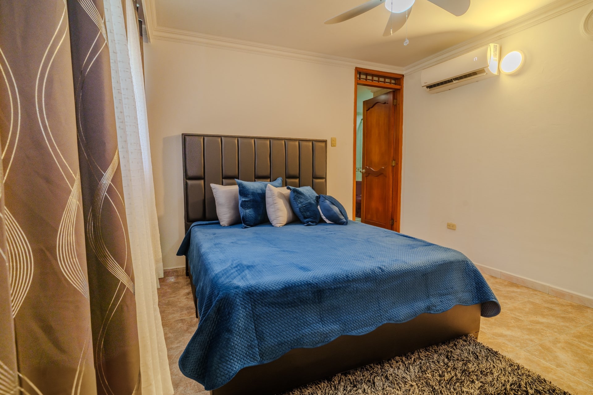 Private 4BR Oasis w/ Pool & Sauna Near Walled City Full Photo 34