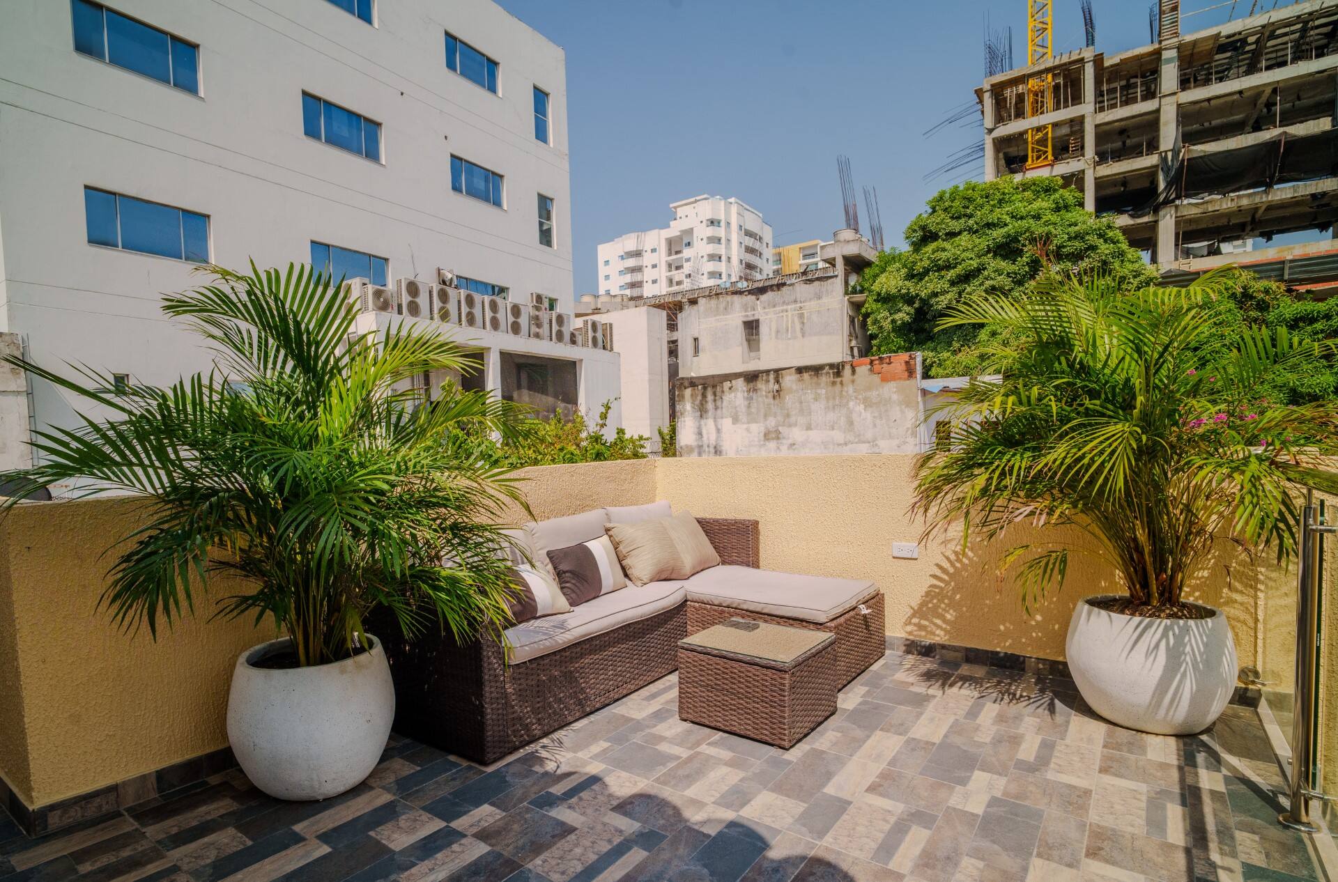 Private 4BR Oasis w/ Pool & Sauna Near Walled City Full Photo 40