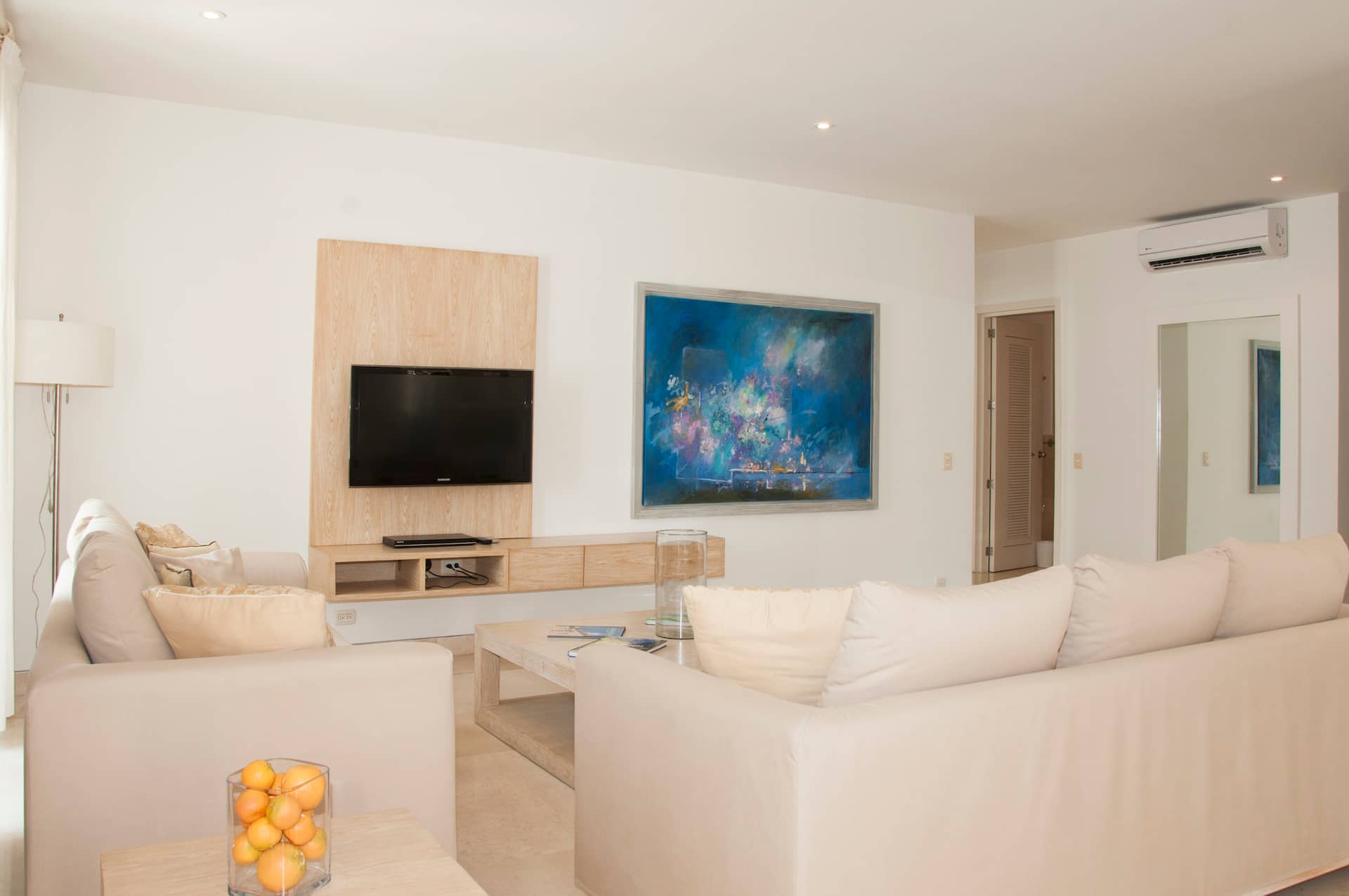 Modern 3-Bedroom Old City Apartment Photo 4