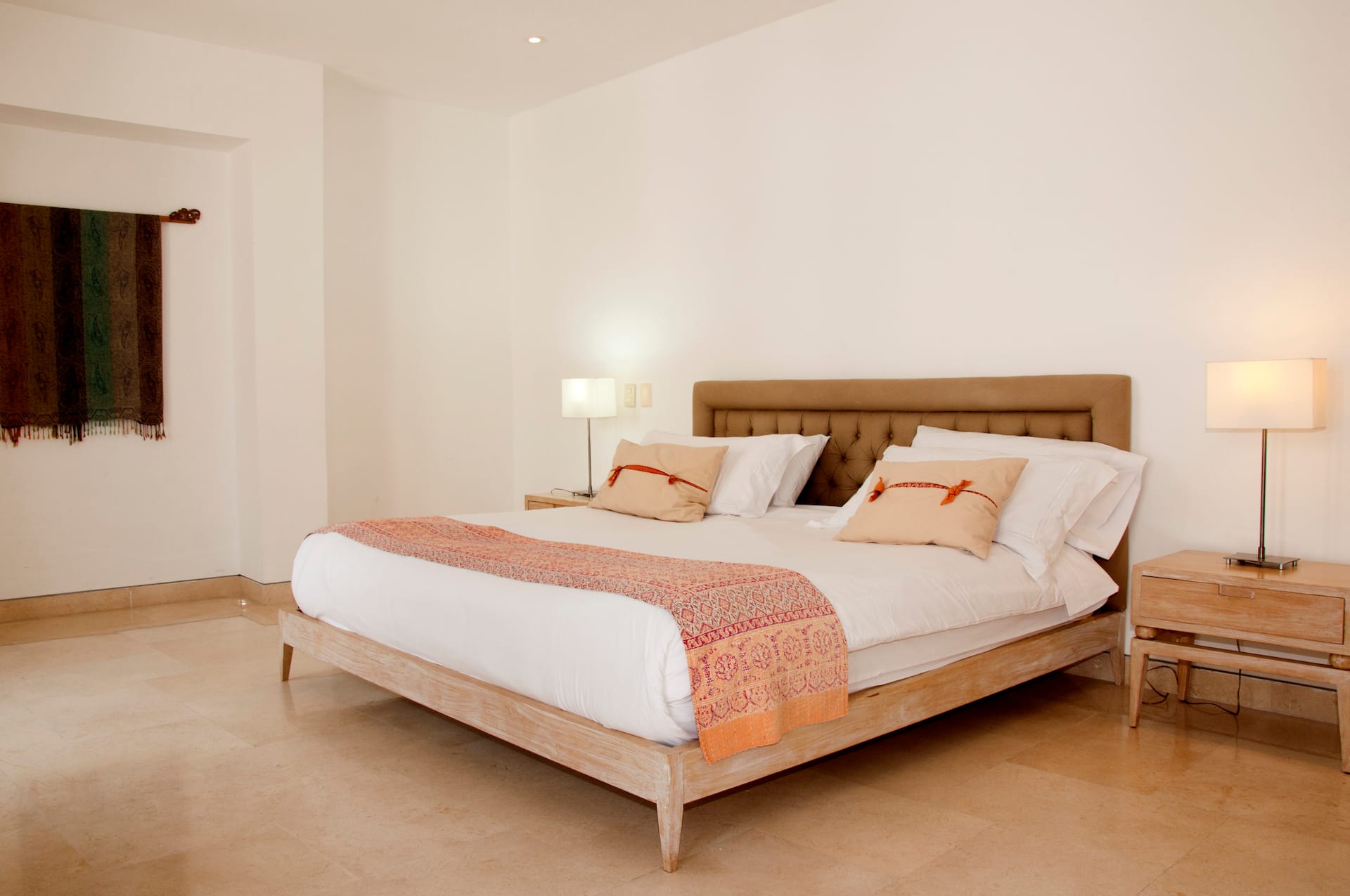 Modern 3-Bedroom Old City Apartment Photo 5