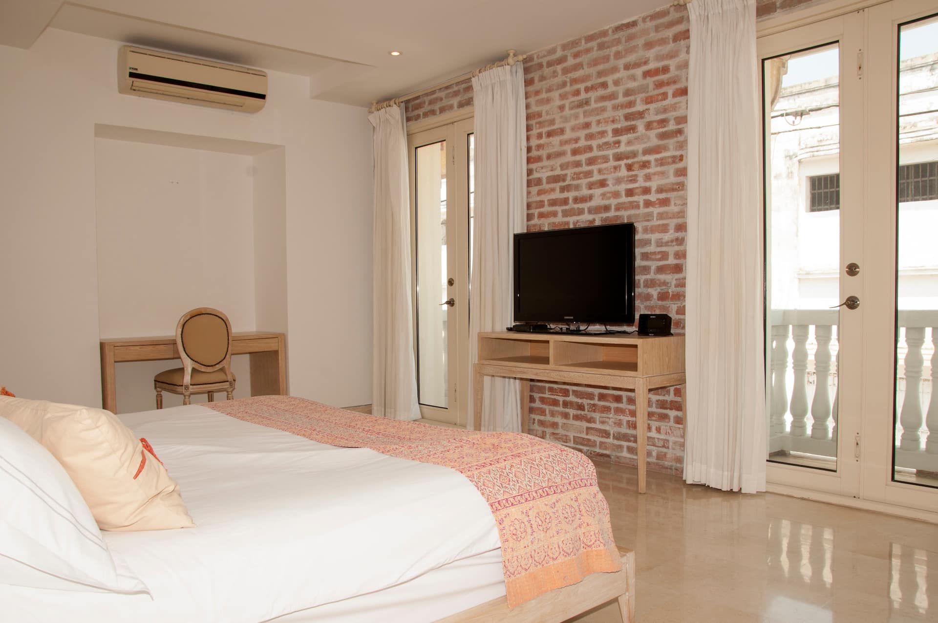 Modern 3-Bedroom Old City Apartment Full Photo 6