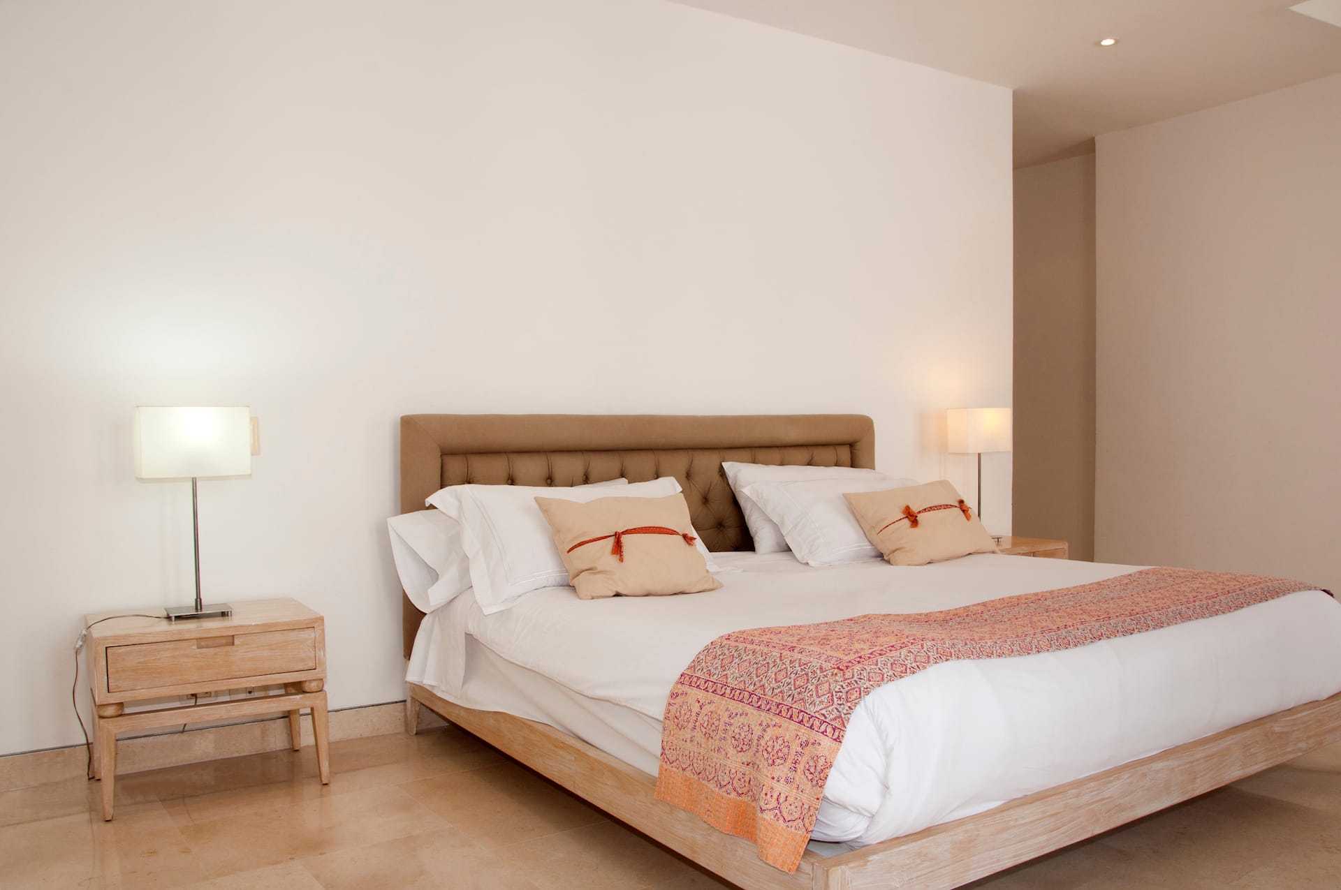 Modern 3-Bedroom Old City Apartment Full Photo 7