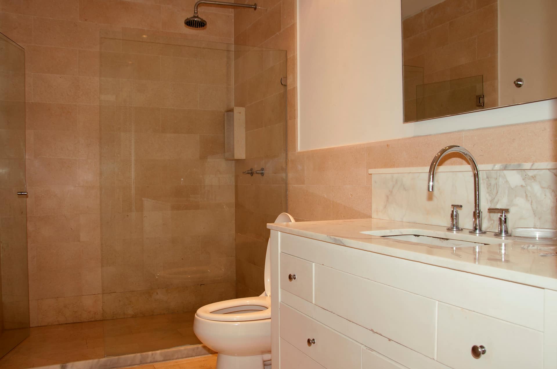 Modern 3-Bedroom Old City Apartment Full Photo 8