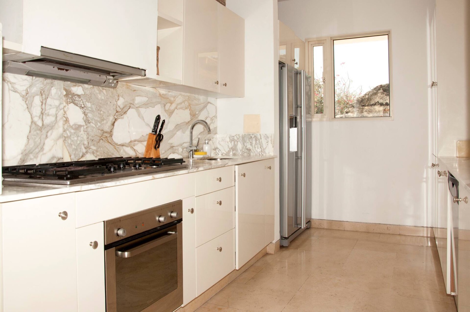 Modern 3-Bedroom Old City Apartment Full Photo 9