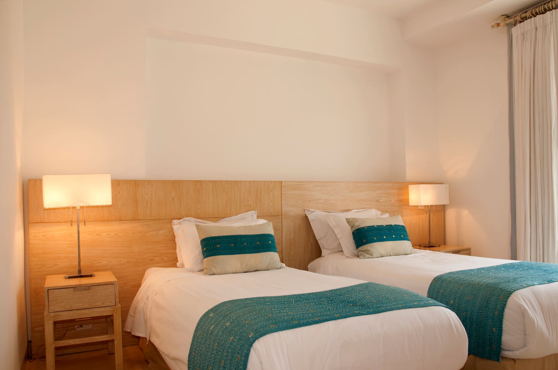 Modern 3-Bedroom Old City Apartment Full Photo 14