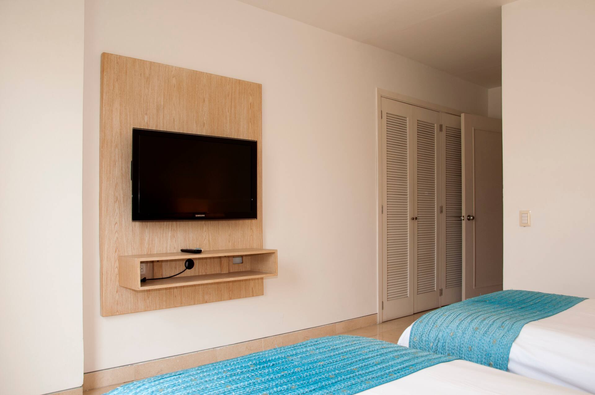 Modern 3-Bedroom Old City Apartment Full Photo 16