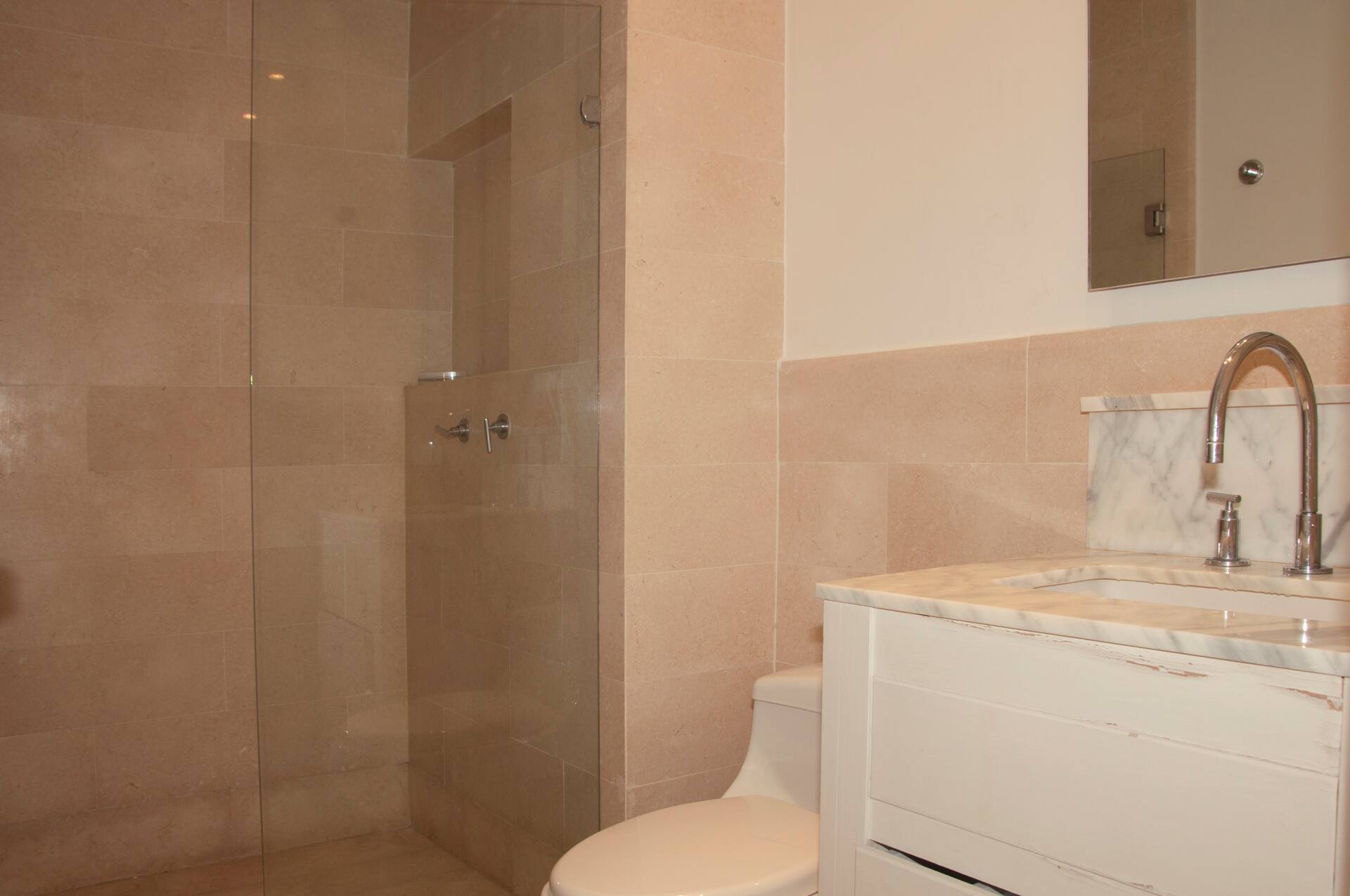 Modern 3-Bedroom Old City Apartment Full Photo 17
