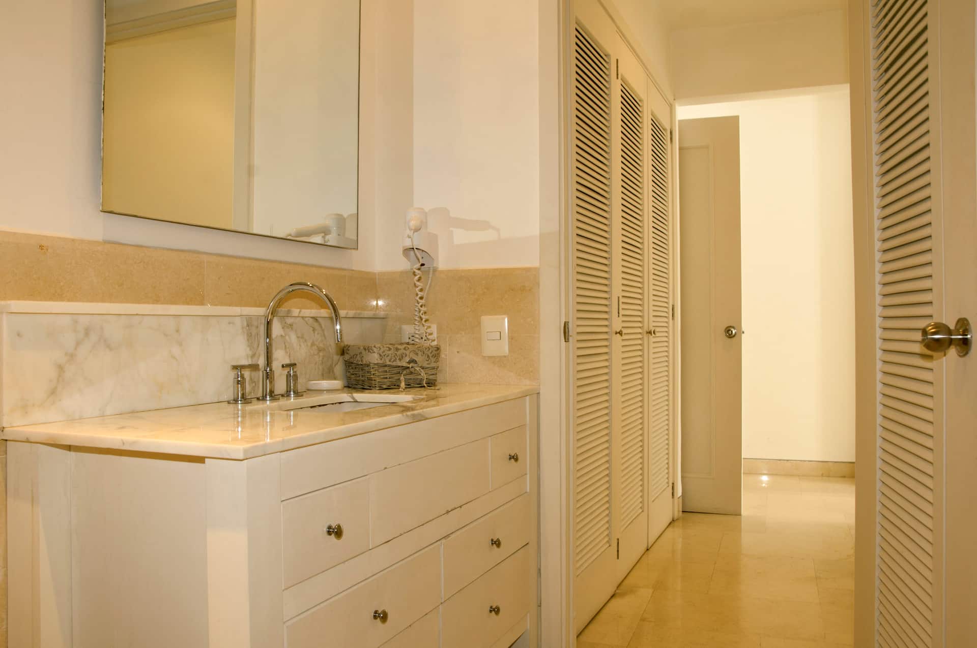 Modern 3-Bedroom Old City Apartment Full Photo 20