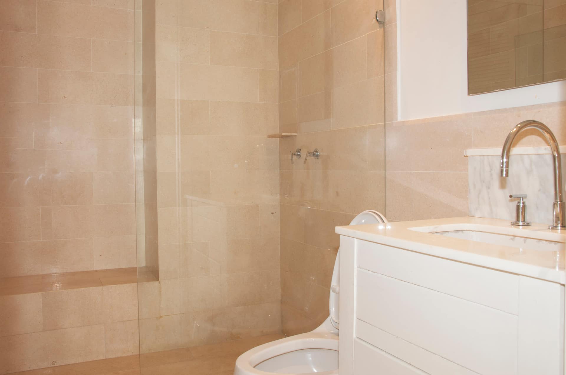 Modern 3-Bedroom Old City Apartment Full Photo 23