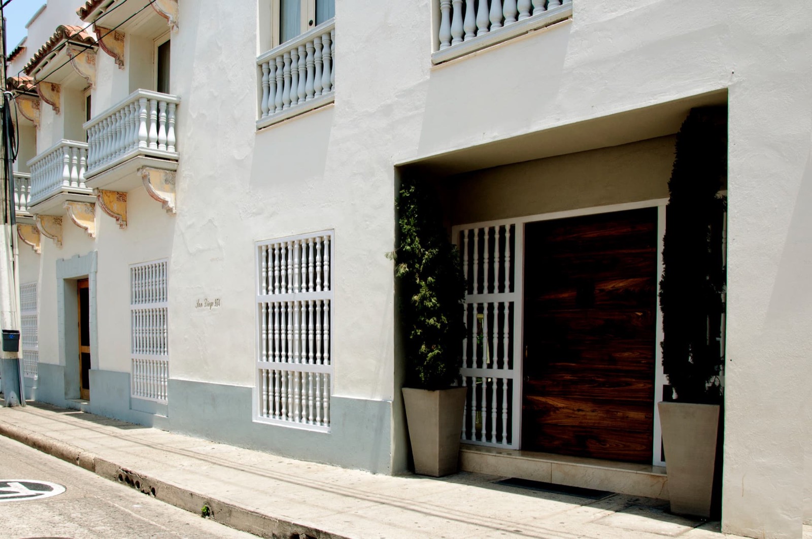 Modern 3-Bedroom Old City Apartment Full Photo 29