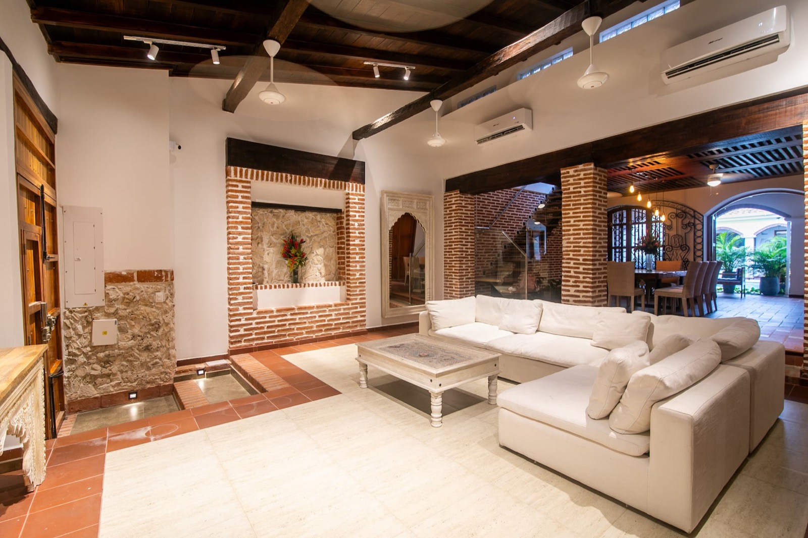 Luxury 5 Bdrm Villa Walled City