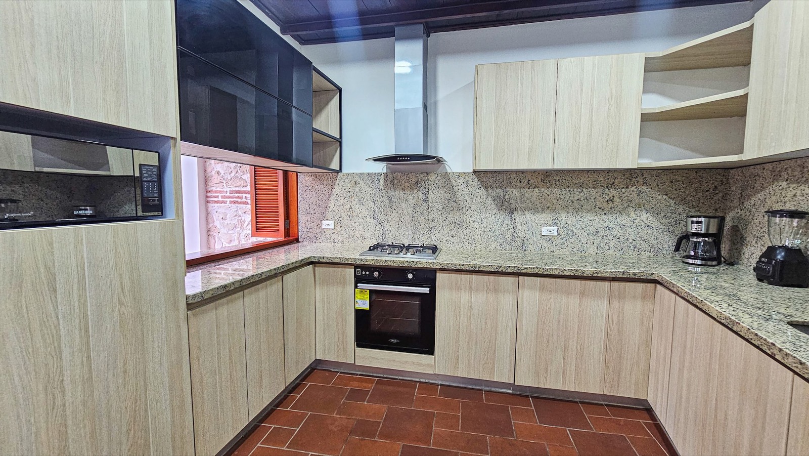 Luxury 5 Bdrm Villa Walled City Photo 4
