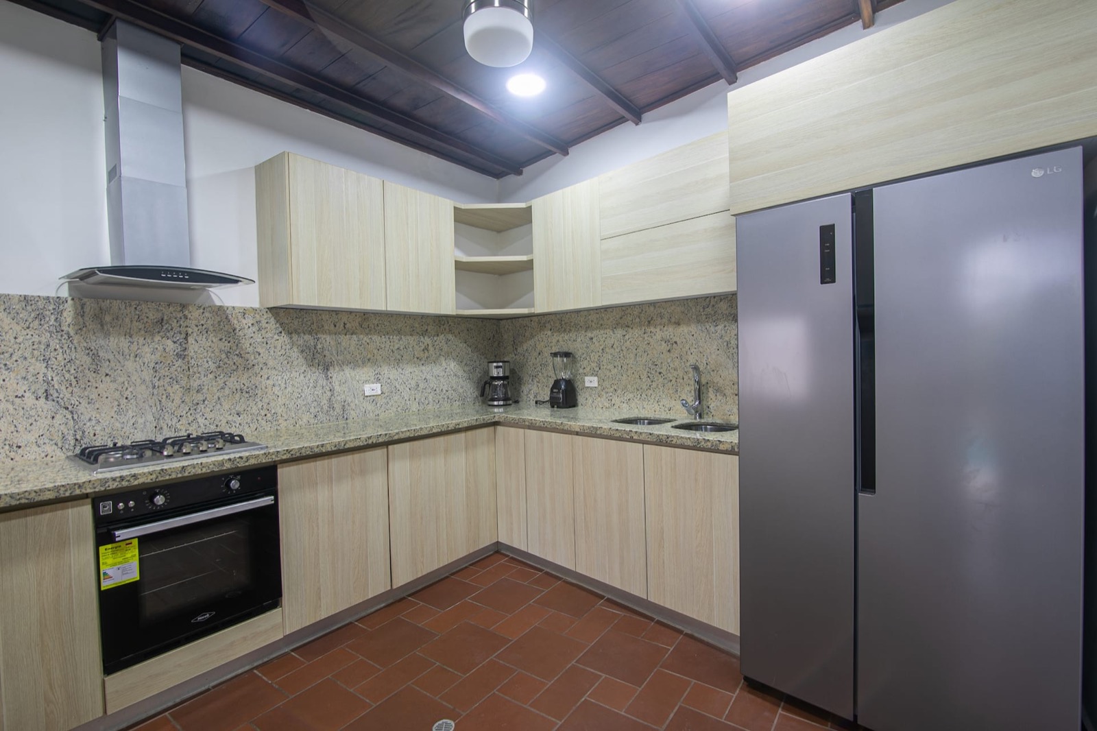 Luxury 5 Bdrm Villa Walled City Photo 5