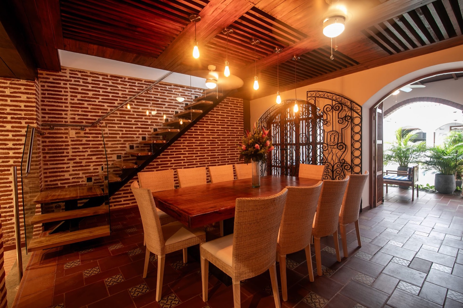 Luxury 5 Bdrm Villa Walled City Full Photo 6
