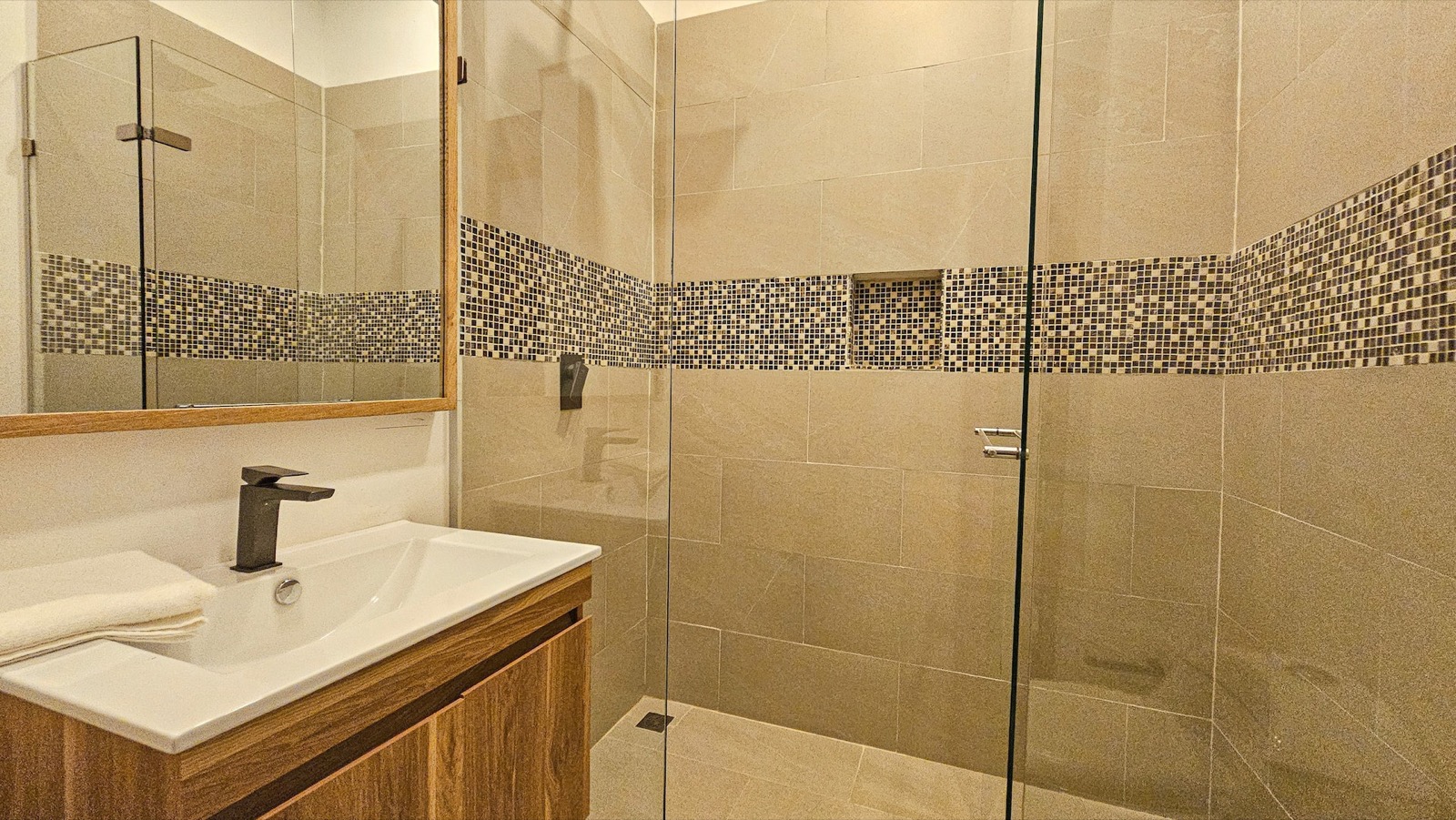 Luxury 5 Bdrm Villa Walled City Full Photo 16