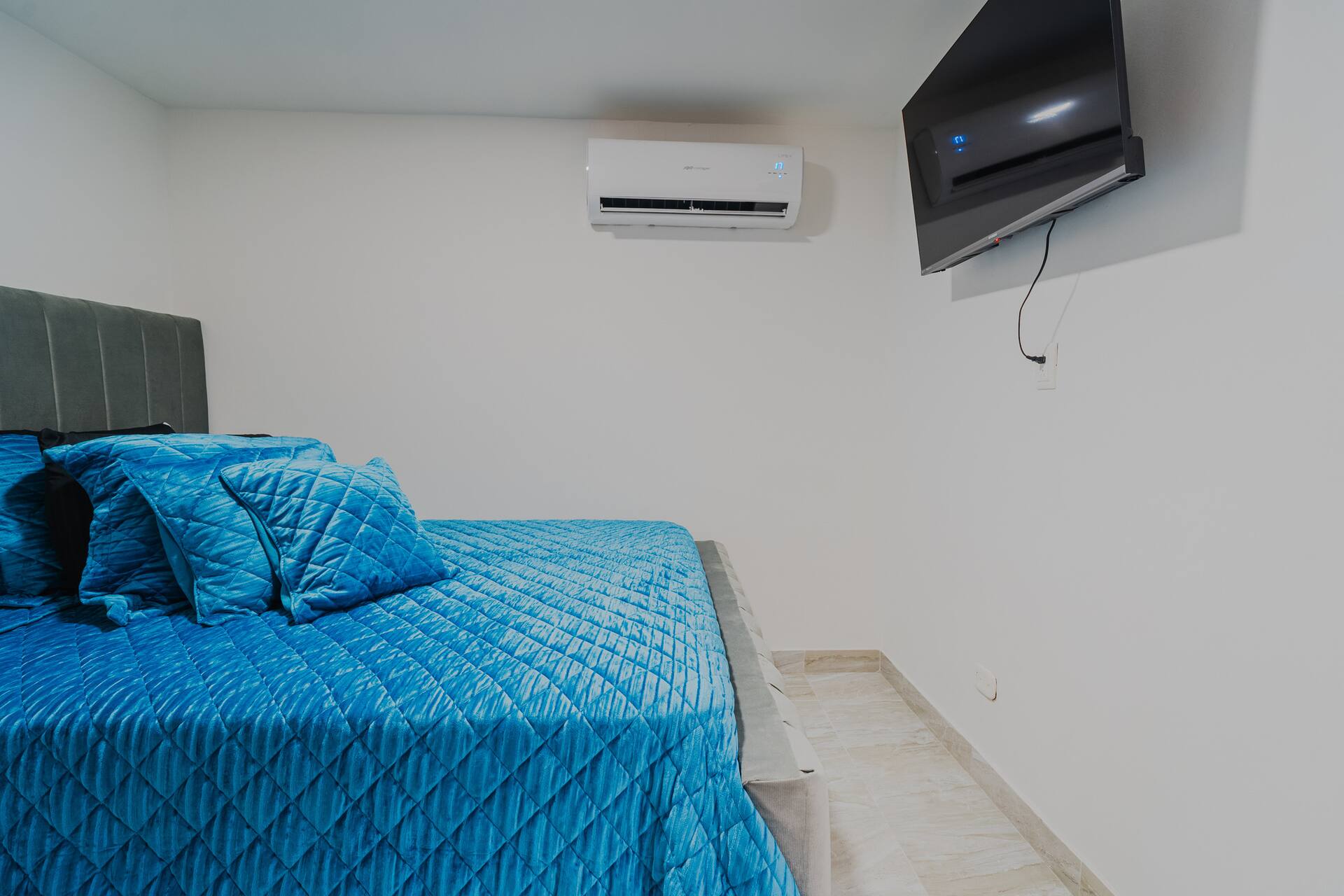 Private 3BR Escape - Rooftop Jacuzzi Near Old City Full Photo 12