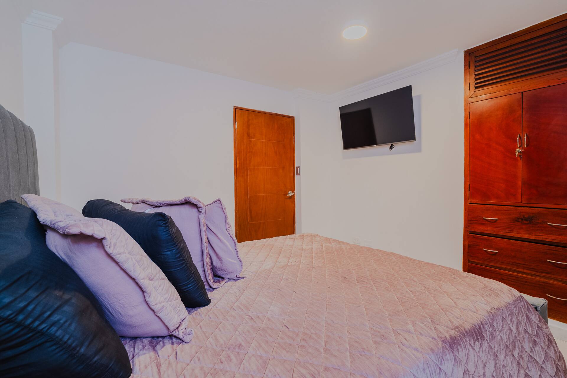 Private 3BR Escape - Rooftop Jacuzzi Near Old City Full Photo 14