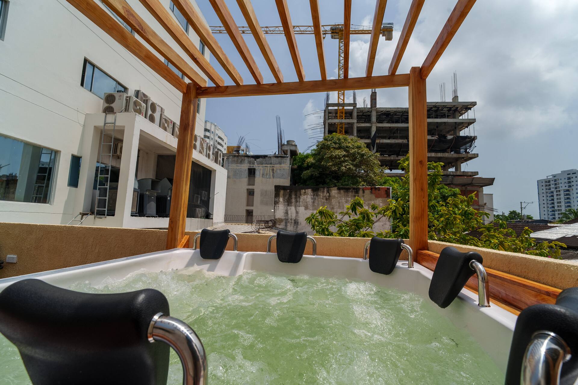 Private 3BR Escape - Rooftop Jacuzzi Near Old City Full Photo 23