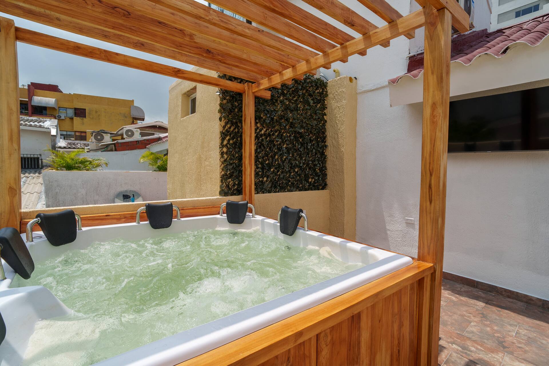 7BR Private Pool Villa w/ Jacuzzi & Sauna Photo 4