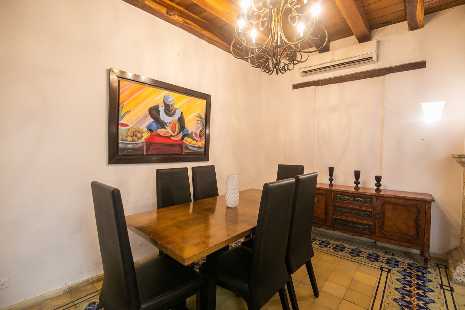 Beautiful Old City 6 Bedroom House Full Photo 6