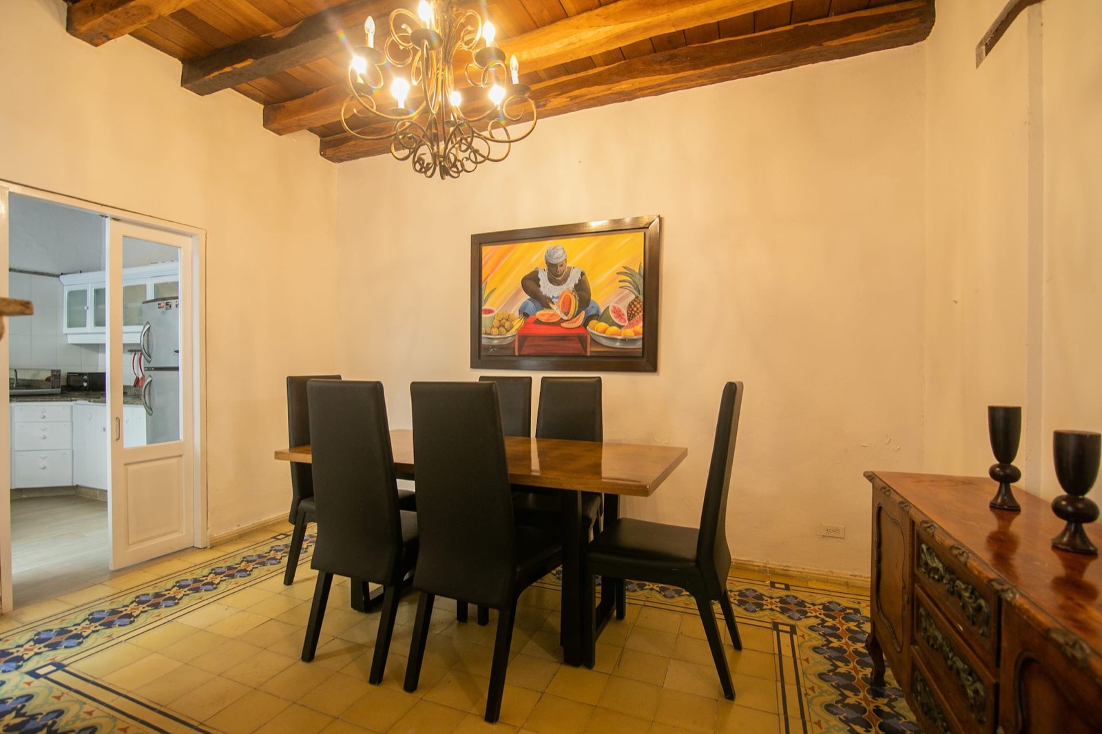 Beautiful Old City 6 Bedroom House Full Photo 7