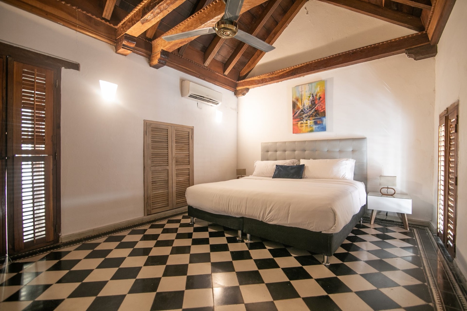 Beautiful Old City 6 Bedroom House Full Photo 8
