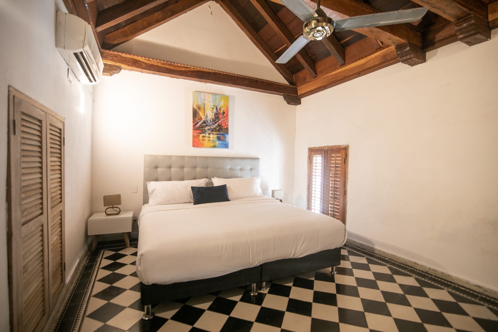 Beautiful Old City 6 Bedroom House Full Photo 9