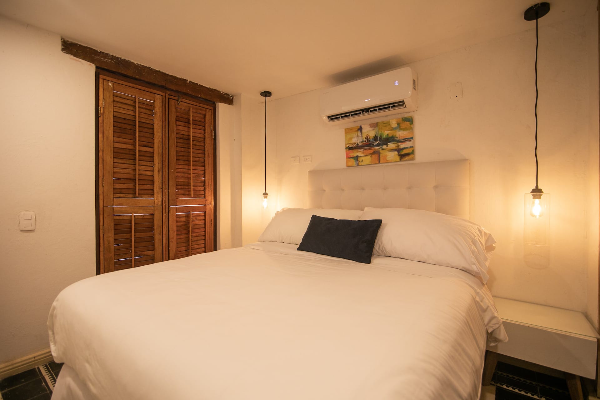 Beautiful Old City 6 Bedroom House Full Photo 10