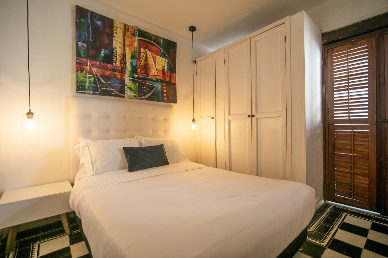 Beautiful Old City 6 Bedroom House Full Photo 12