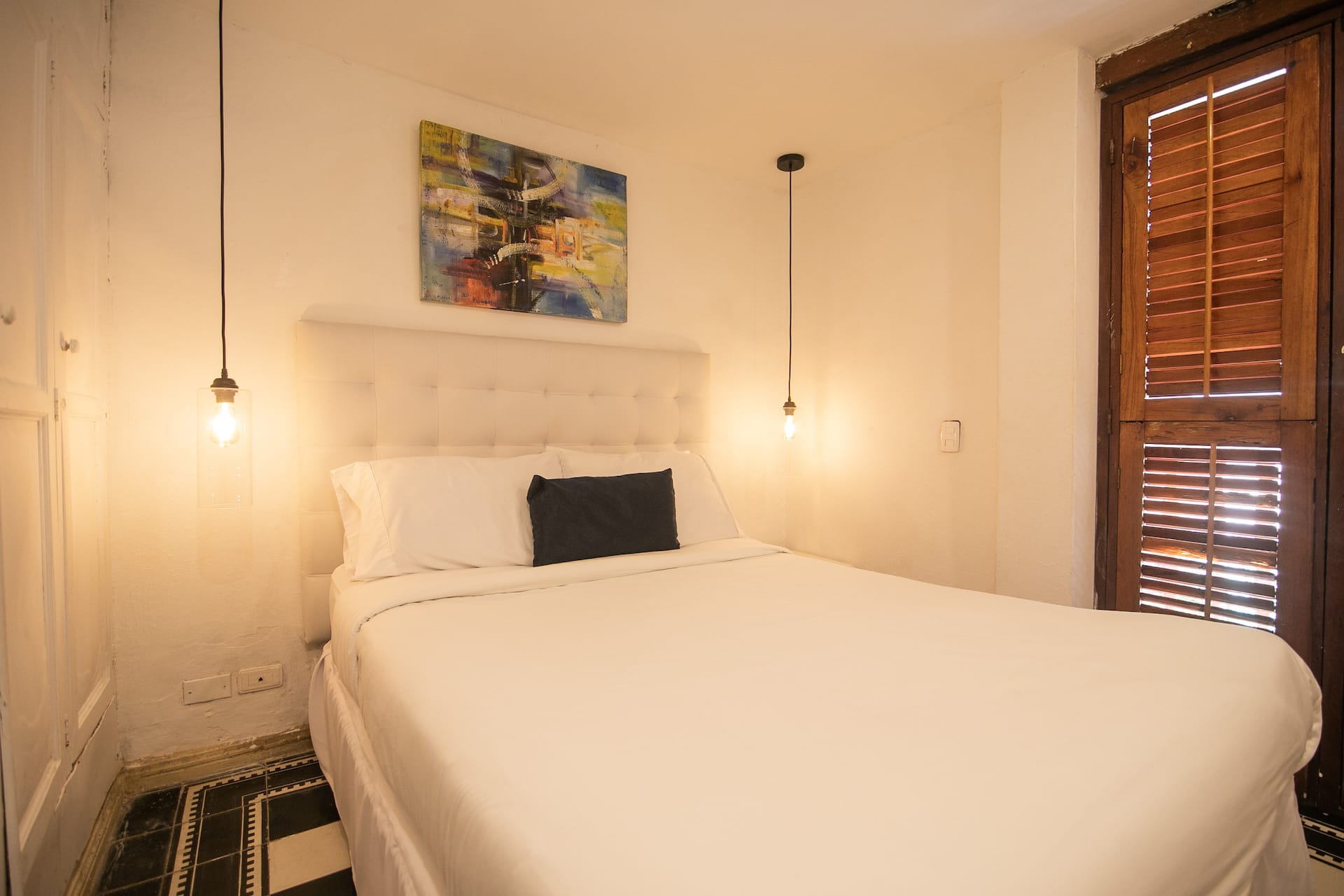 Beautiful Old City 6 Bedroom House Full Photo 13