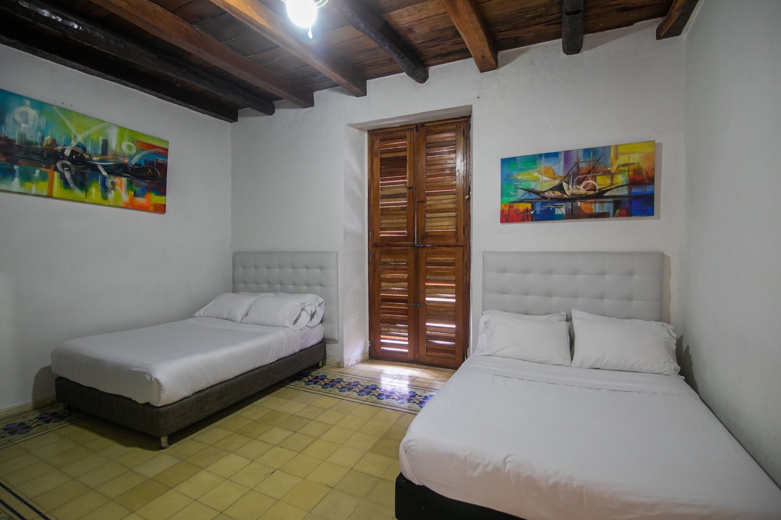 Beautiful Old City 6 Bedroom House Full Photo 16