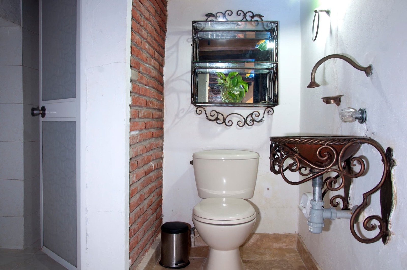 Beautiful Old City 6 Bedroom House Full Photo 20