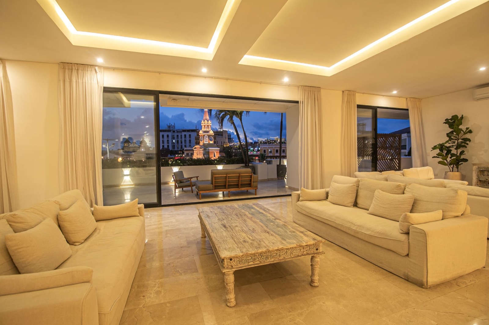 Luxury 8-Bedroom Villa in the Walled City
