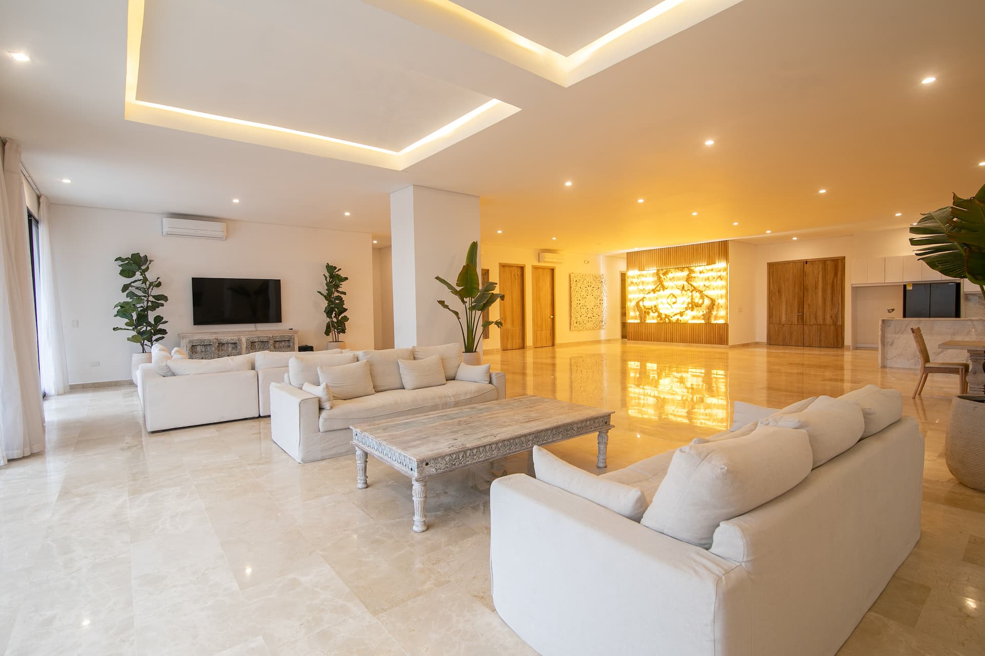 Luxury 8-Bedroom Villa in the Walled City Photo 4