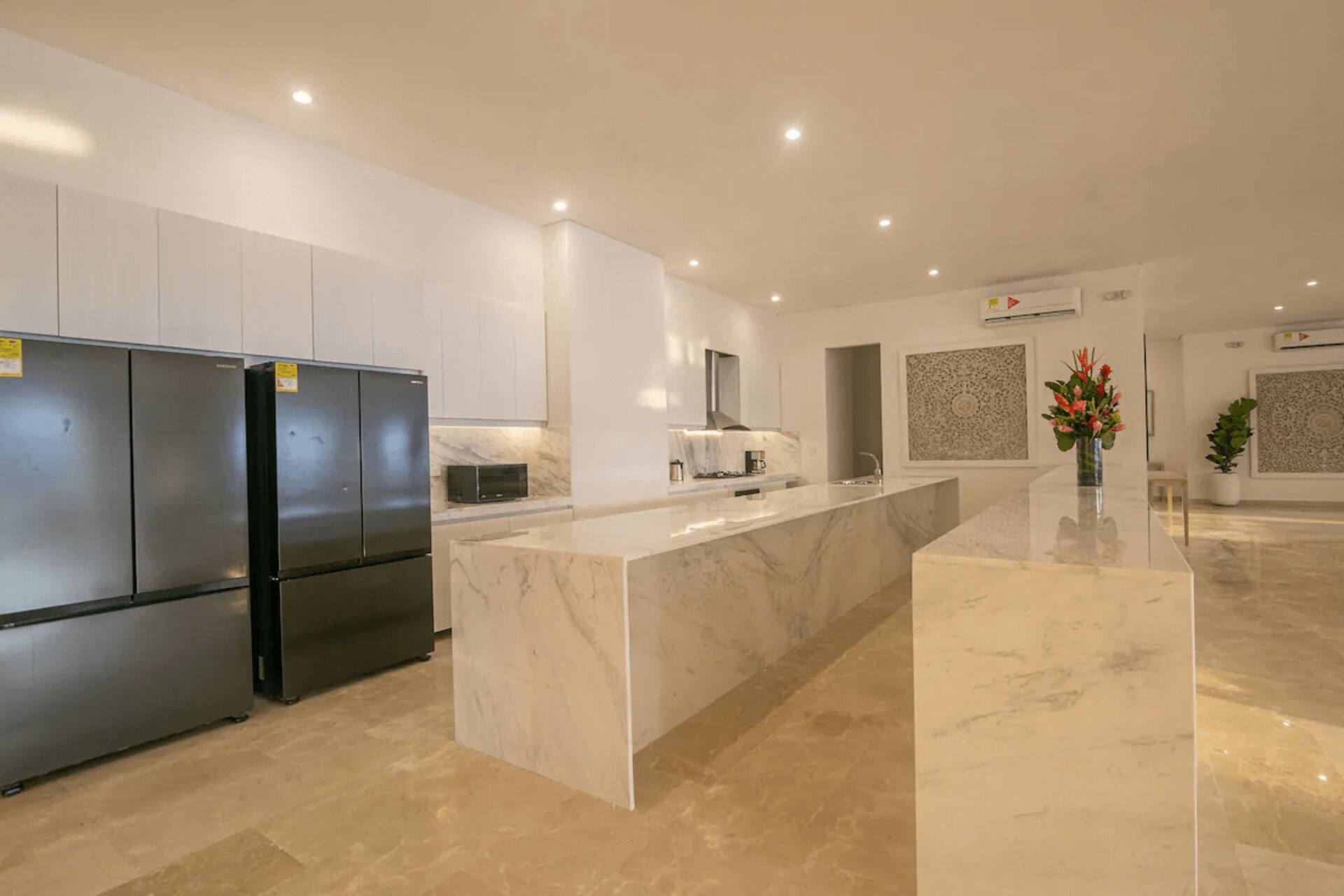 Luxury 8-Bedroom Villa in the Walled City Full Photo 8