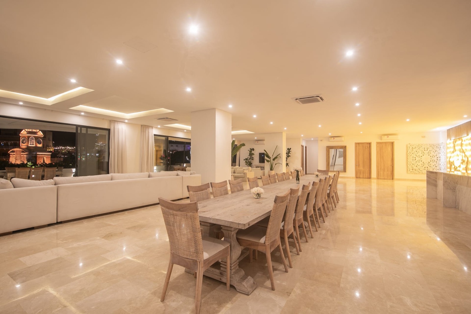 Luxury 8-Bedroom Villa in the Walled City Full Photo 9
