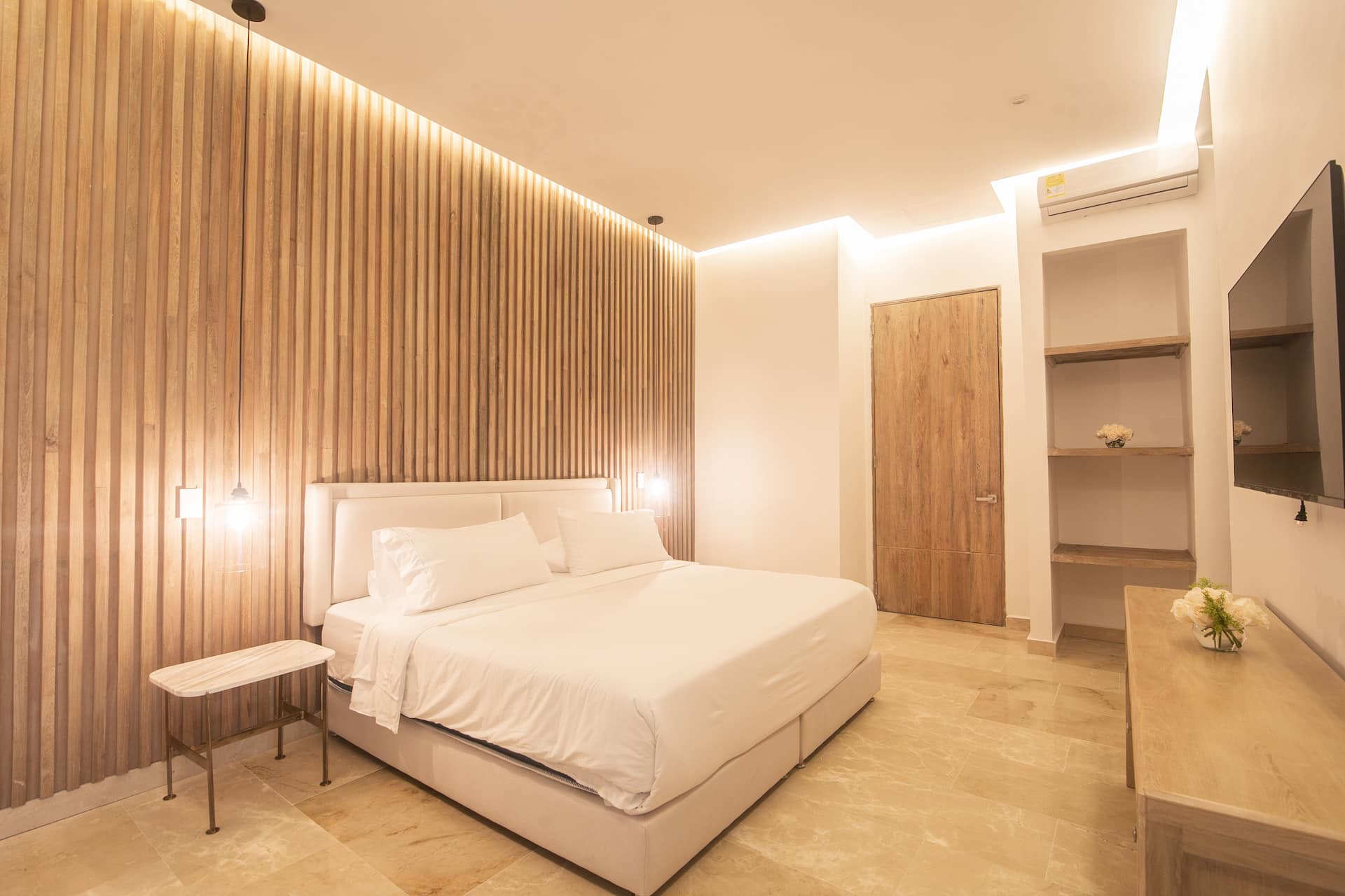 Luxury 8-Bedroom Villa in the Walled City Full Photo 12