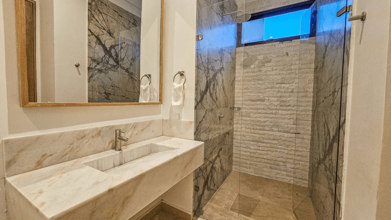 Luxury 8-Bedroom Villa in the Walled City Full Photo 27