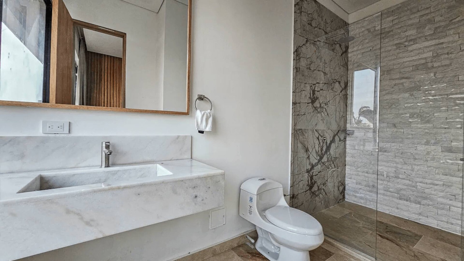 Luxury 8-Bedroom Villa in the Walled City Full Photo 29
