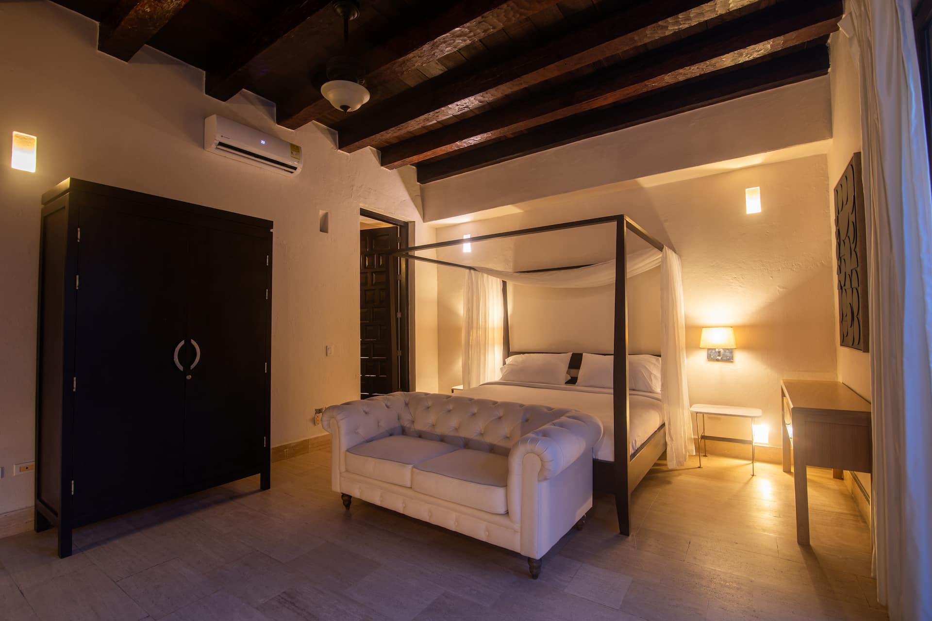 Luxury 7 Bedroom Villa in Walled City Full Photo 13